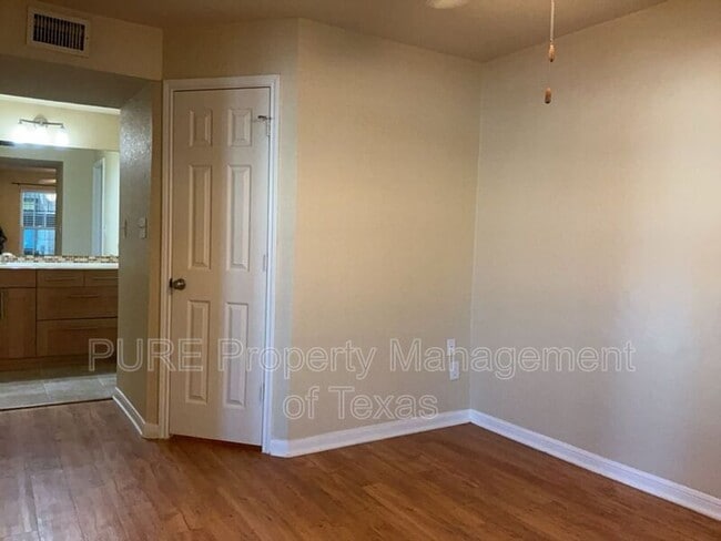 Building Photo - 7685 Northcross Dr