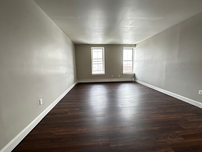 Building Photo - 174 High St