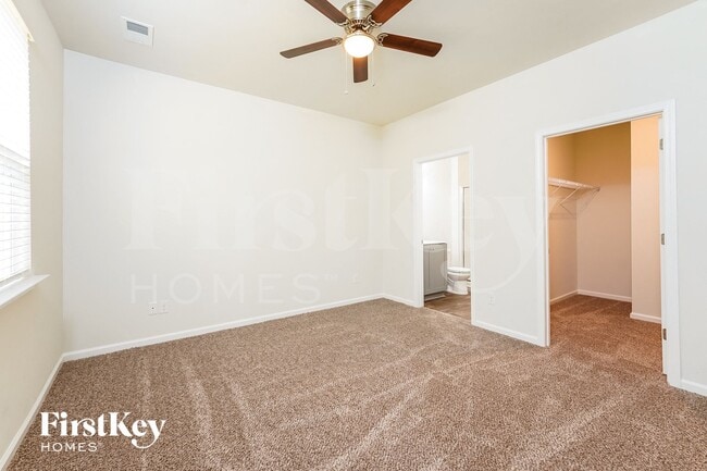 Building Photo - 2629 Alamanda Dr