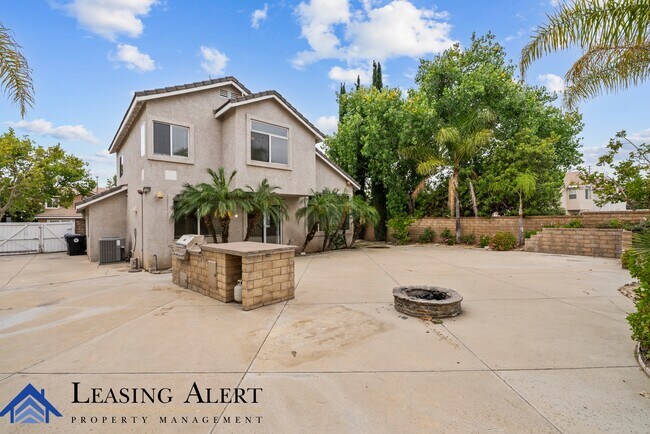 Building Photo - 23721 Skycrest Cir Dr