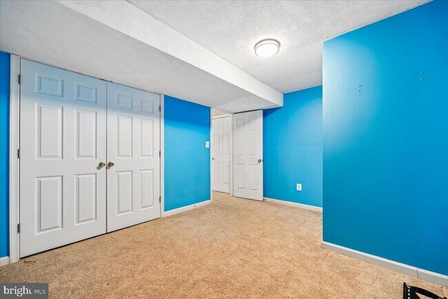 Building Photo - 6630 Commodore Ct