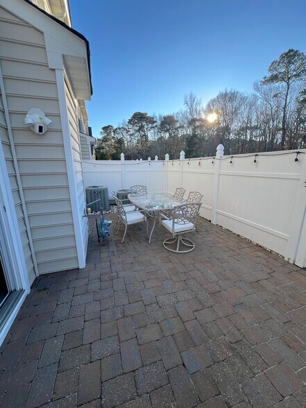 Fenced patio - 1315 Abelia Way