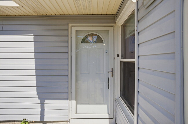 Building Photo - 3 BEDROOM RANCH HOME WITH GARAGE FOR RENT IN CENTRAL VIRGINIA BEACH!