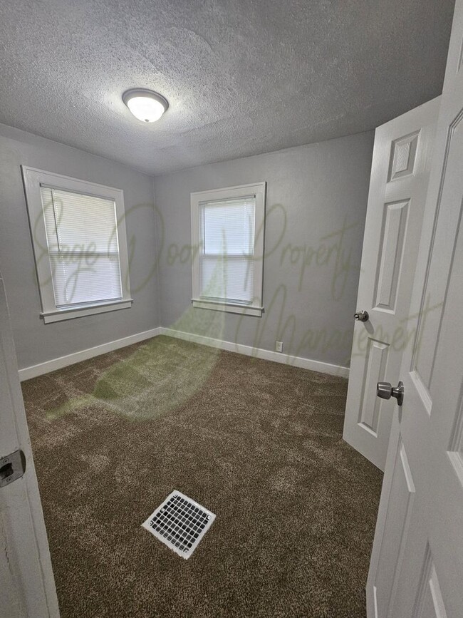 Building Photo - FULLY UPDATED!!!