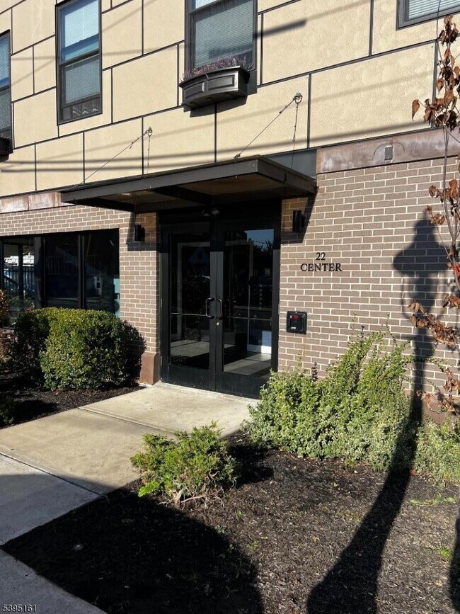 Building Photo - 22 Center St