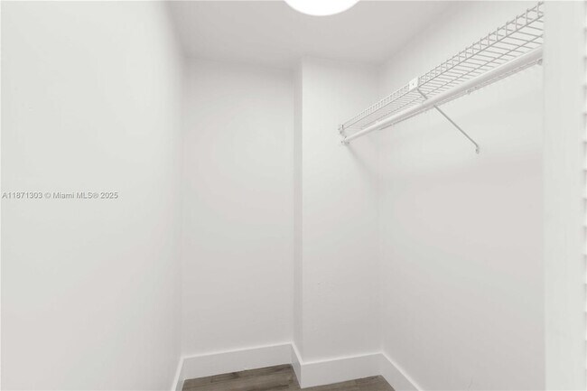 Building Photo - 1300 NE Miami Gardens Dr