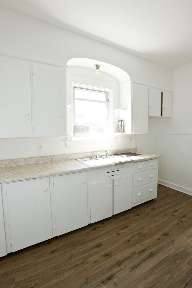 Building Photo - 257 Alphonse St