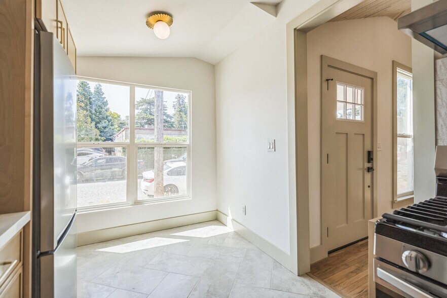 Building Photo - 937 Las Juntas St