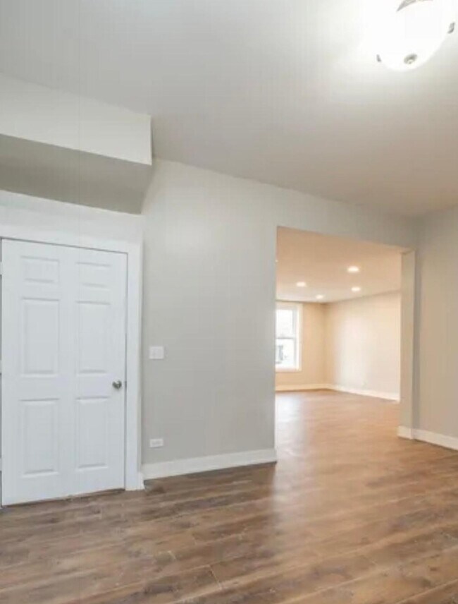 Building Photo - Spacious 4BR Duplex | Modern Upgrades | St...