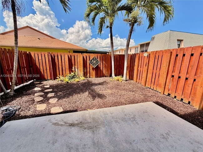 Building Photo - 7361 SW 26th Ct