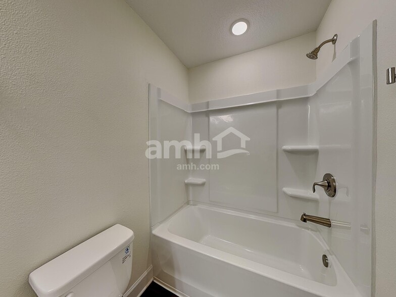 Building Photo - 1010 Tan Tara Trl