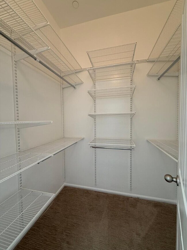 Building Photo - 2725 E Mine Creek Rd