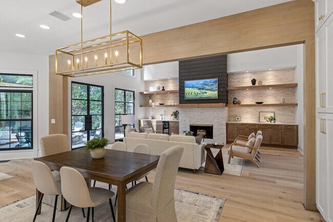 Building Photo - 1103 Centennial Dr