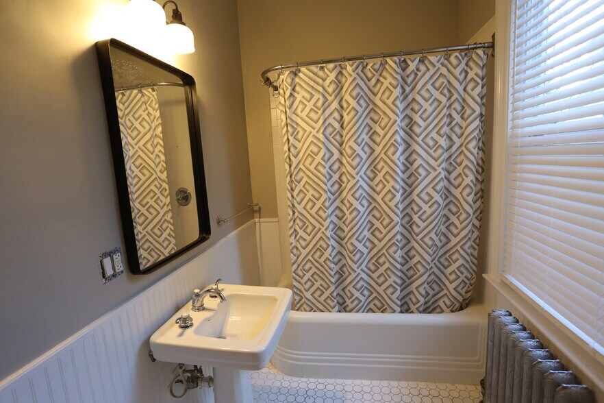 Building Photo - 282 Highland Ave