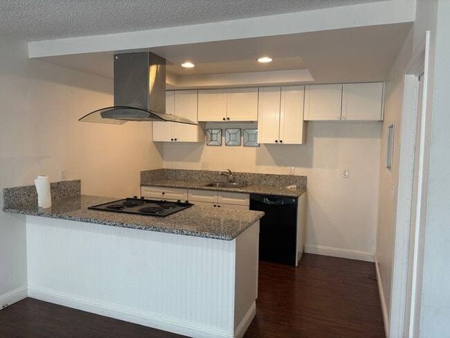 Building Photo - Nice Duplex in Cul-De-Sac