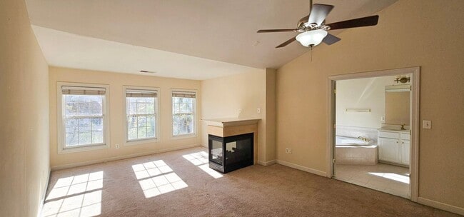 Building Photo - Beautiful And Spacious 3 Bed 3.5 Bath Brick Townhome In Elmwood Community