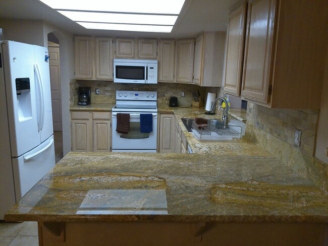 Building Photo - Seasonal  available Sept 1, 2025 to April 30,2026