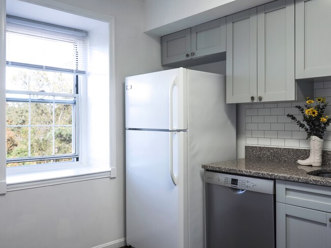 Kitchen - 702 Quince Orchard Blvd