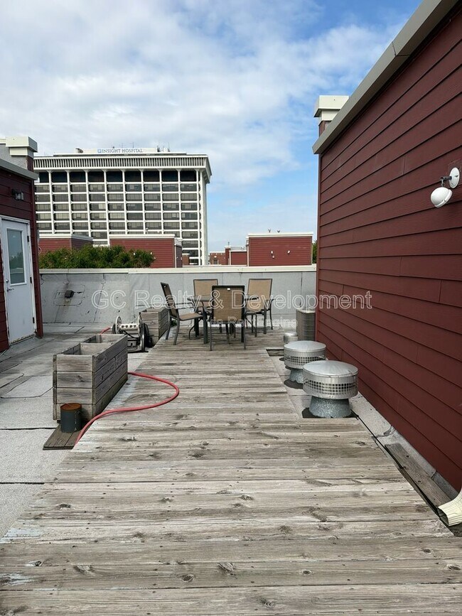 Building Photo - 2503 S Calumet Ave