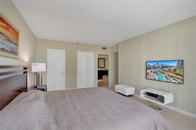 Building Photo - 19667 Turnberry Way