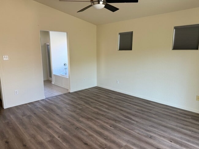 Building Photo - Updated Rental Available Now!