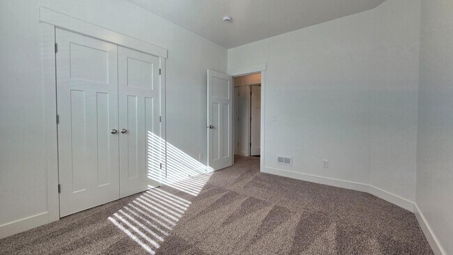 Building Photo - 13073 Newbridge Ln
