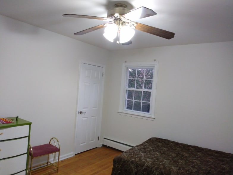 Building Photo - 386 W Valley Forge Rd