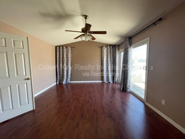 Building Photo - 2664 Ontario Dr