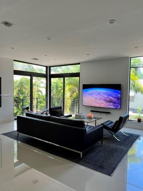 Building Photo - 909 NE 16th Terrace