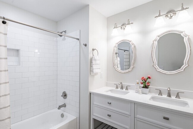 Building Photo - Close to downtown Athens! Beautifully renovated home with charm!