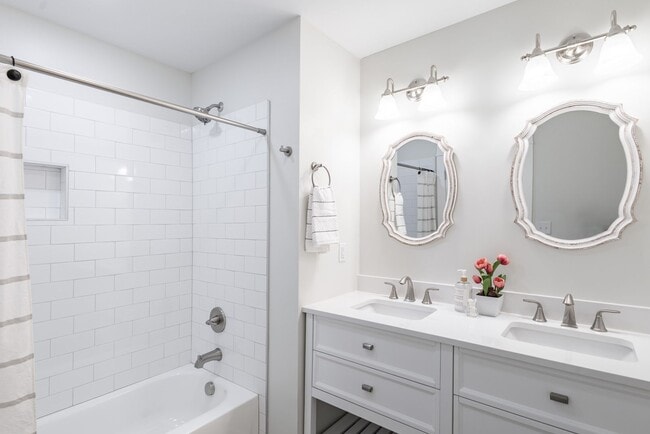 Building Photo - Gorgeous 3/2 Home in Athens!