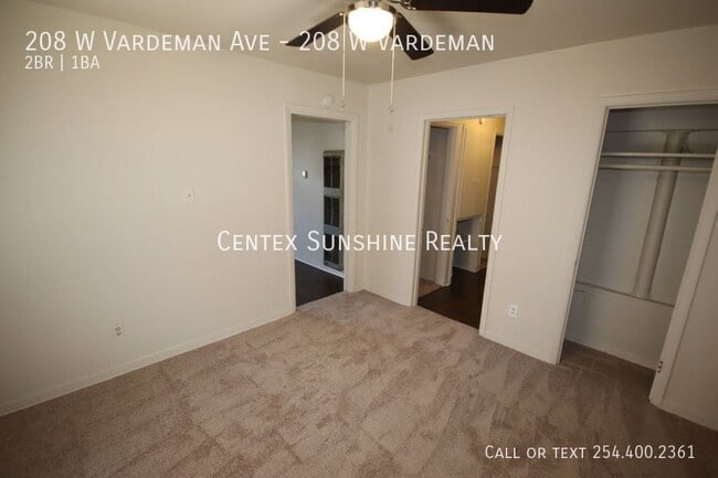 Building Photo - 208 W Vardeman Ave