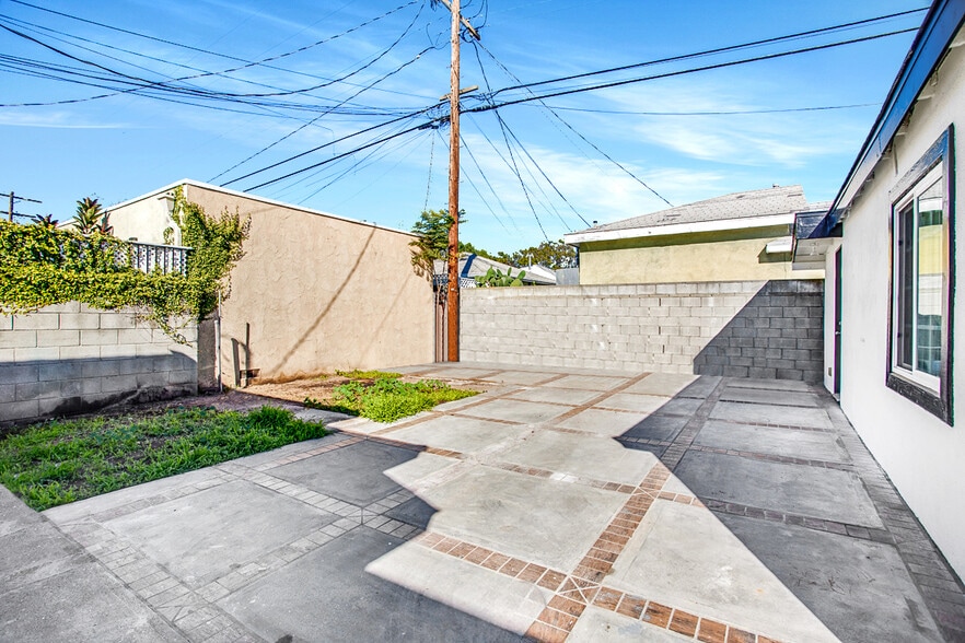 Building Photo - 4132 Beethoven St