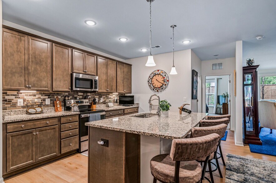 Huge Kitchen Island with middle sink - 13950 Englefield Dr