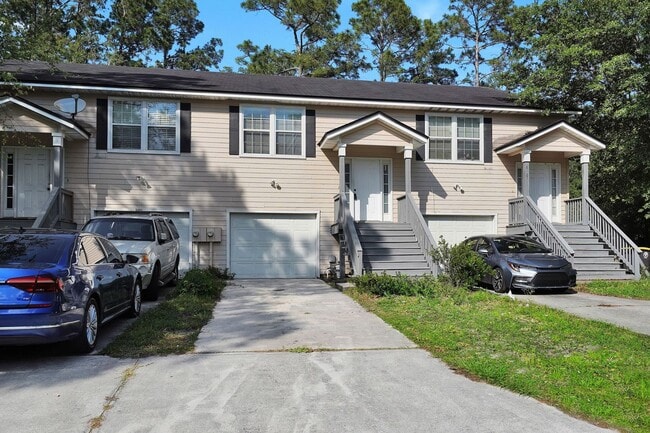 Building Photo - Charming 3 BR Home in Jacksonville, FL