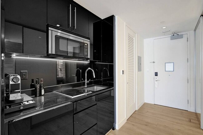 Building Photo - 2201 Collins Ave