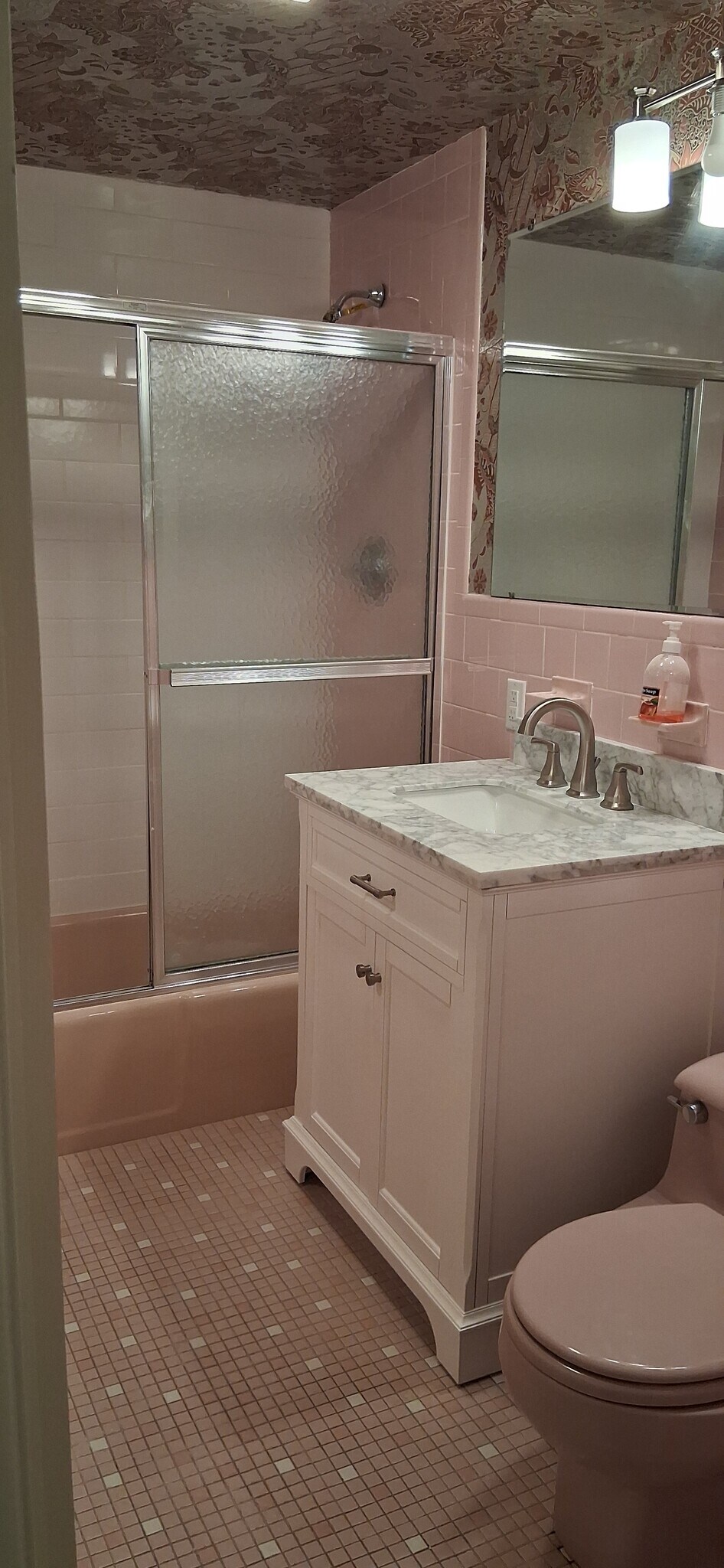 Main 3-piece bathroom - 201 Hoffman Ave