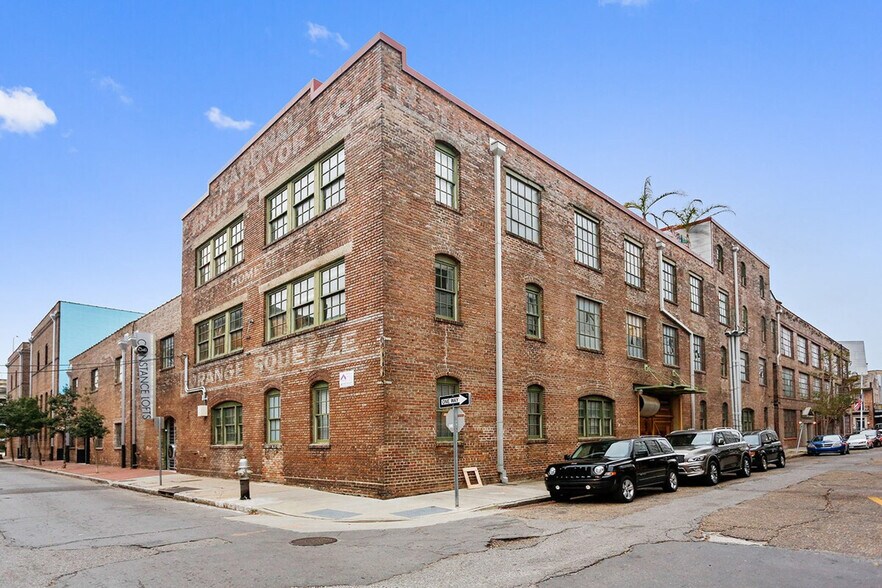 Building Photo - 1029 Annunciation St