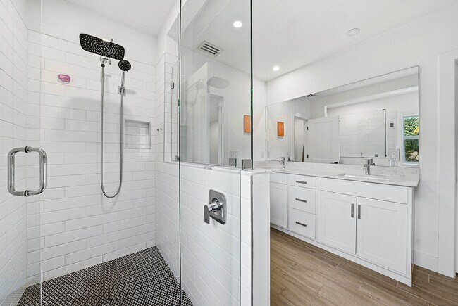 Building Photo - 4310 Buttonwood Dr