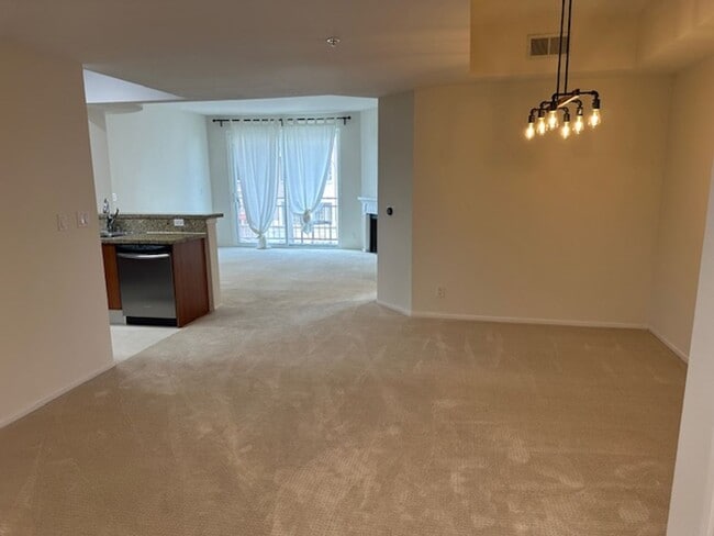 Building Photo - 620 S Gramercy Pl