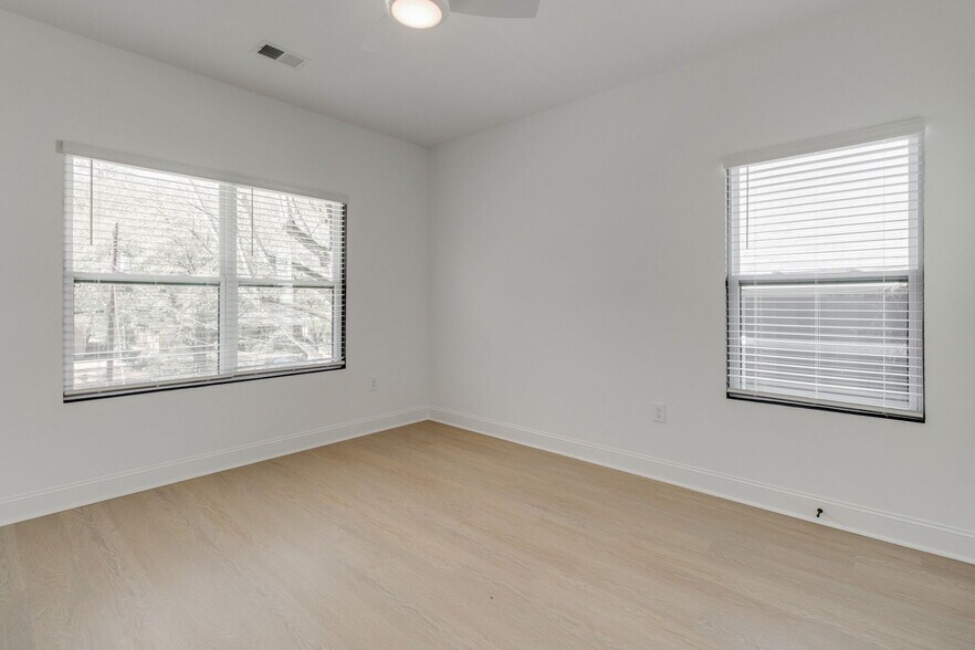 Building Photo - 133 Harden St