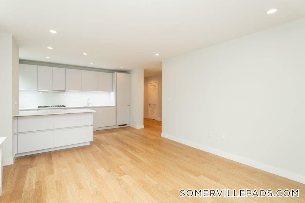 Building Photo - 123 Highland Ave