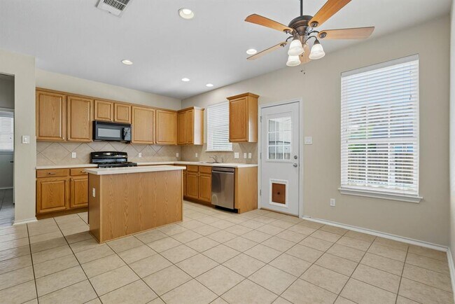 Building Photo - 125 Pine Cove