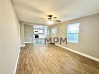 Building Photo - 119 S Riverbend Dr
