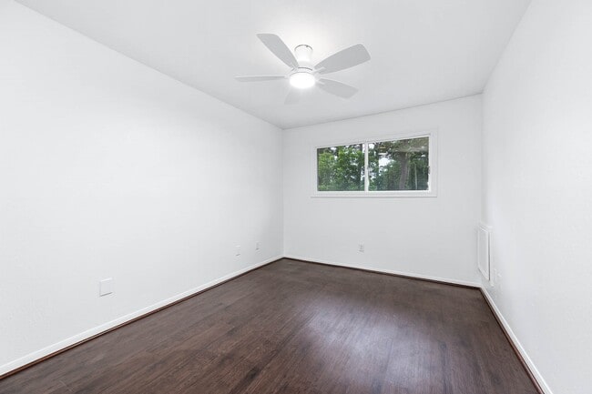 Building Photo - 727 Bunker Hill Rd