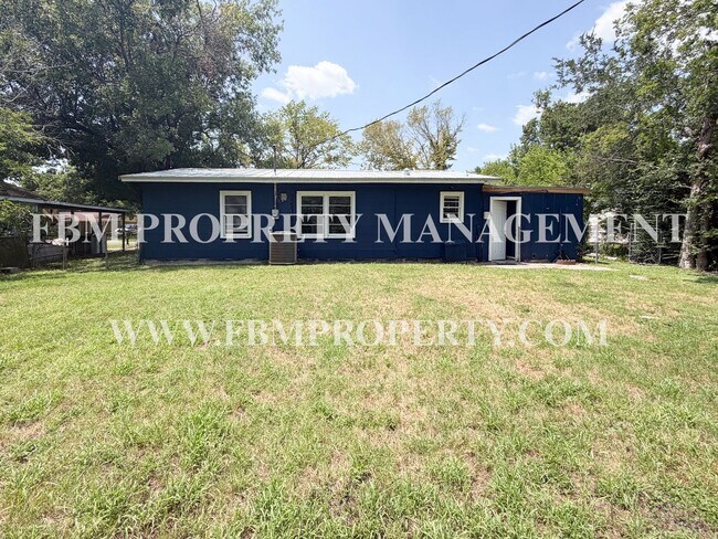 Building Photo - 3015 Winfield Dr