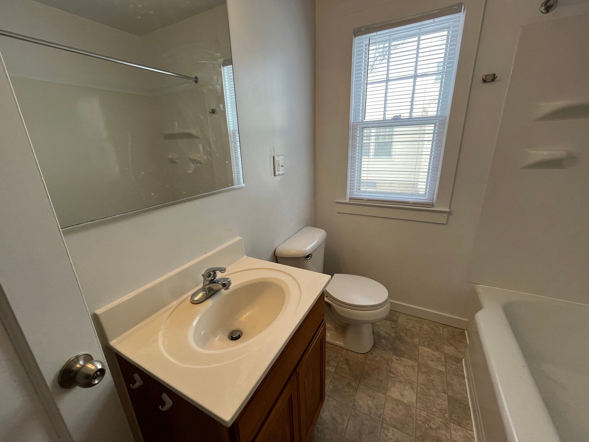 Building Photo - 615 Washington Ave