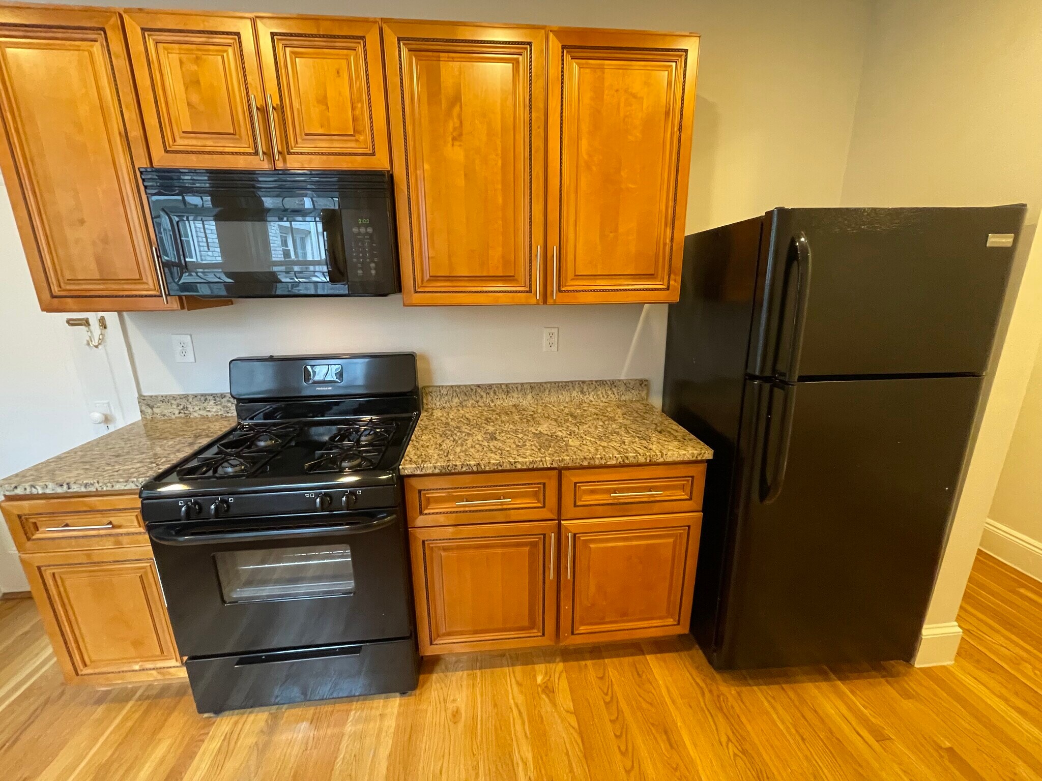 Building Photo - 260 Chestnut Hill Ave