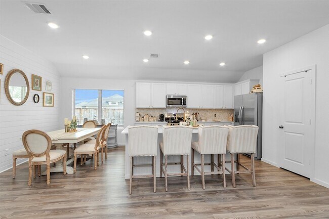 Building Photo - 8217 Boundary Waters Dr