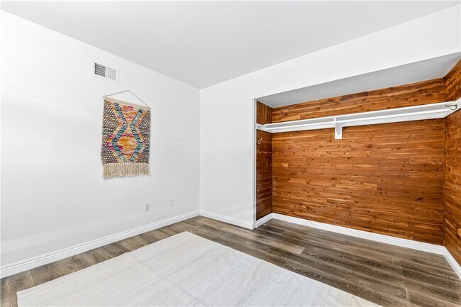 Building Photo - 6682 Alexandria Dr